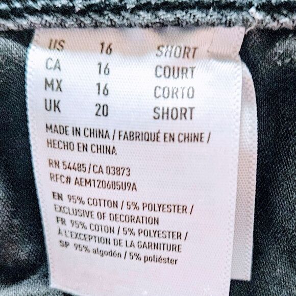 NWOT AMERICAN EAGLE Plus Size Black distressed Jeans. - Picture 10 of 15